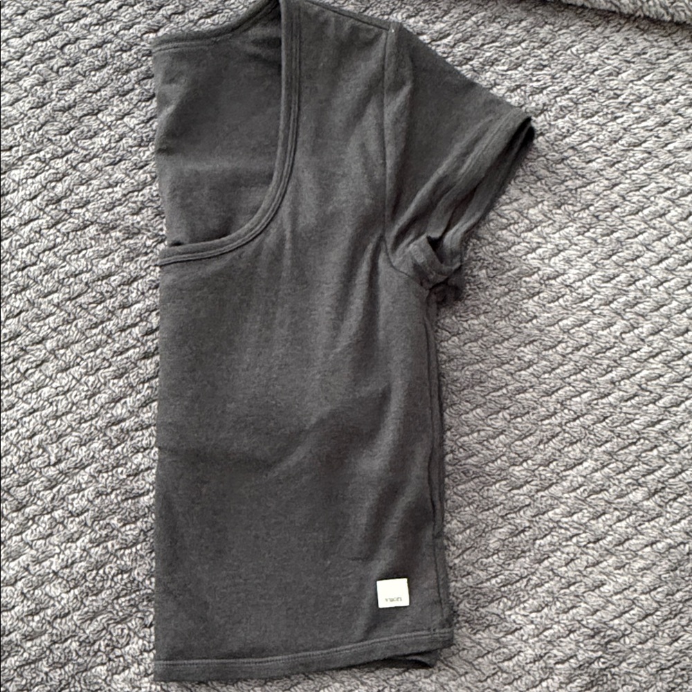 Vuori Dark Gray Crop Top - Picture 4 of 5